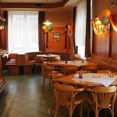 Corner Hotel U Divadla*** - Зноймо Экстерьер фото