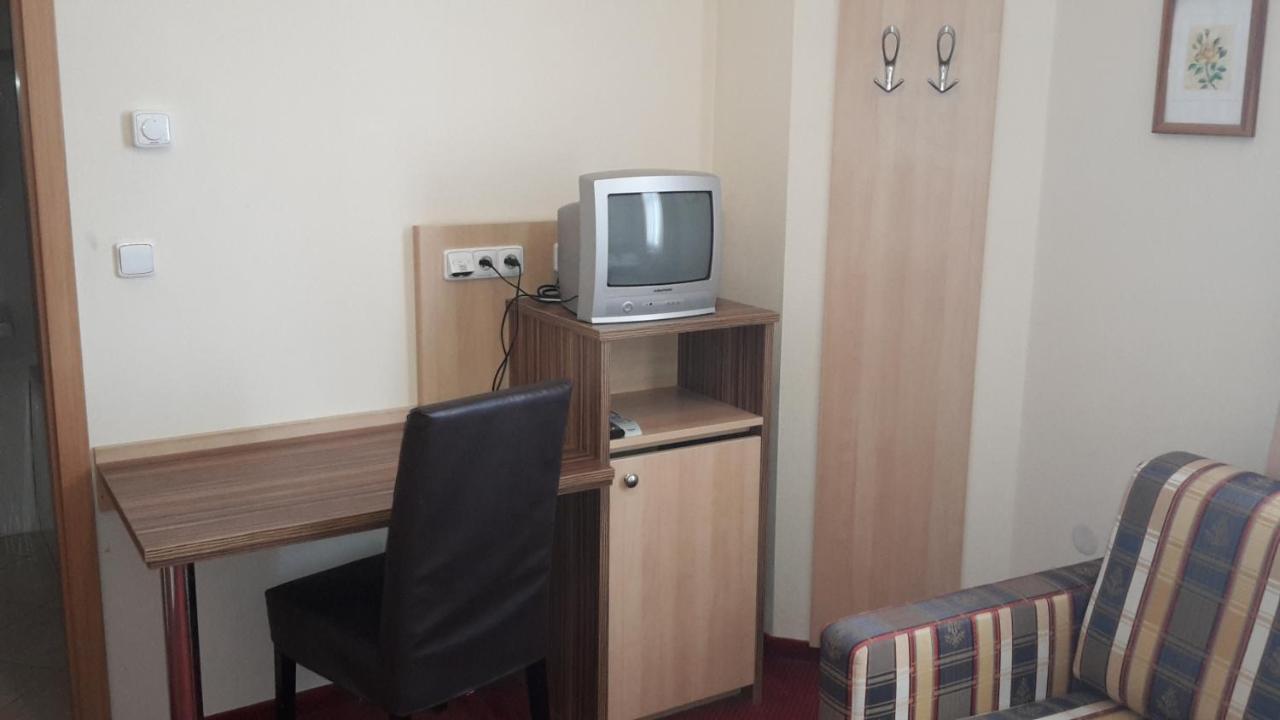 Corner Hotel U Divadla*** - Зноймо Экстерьер фото