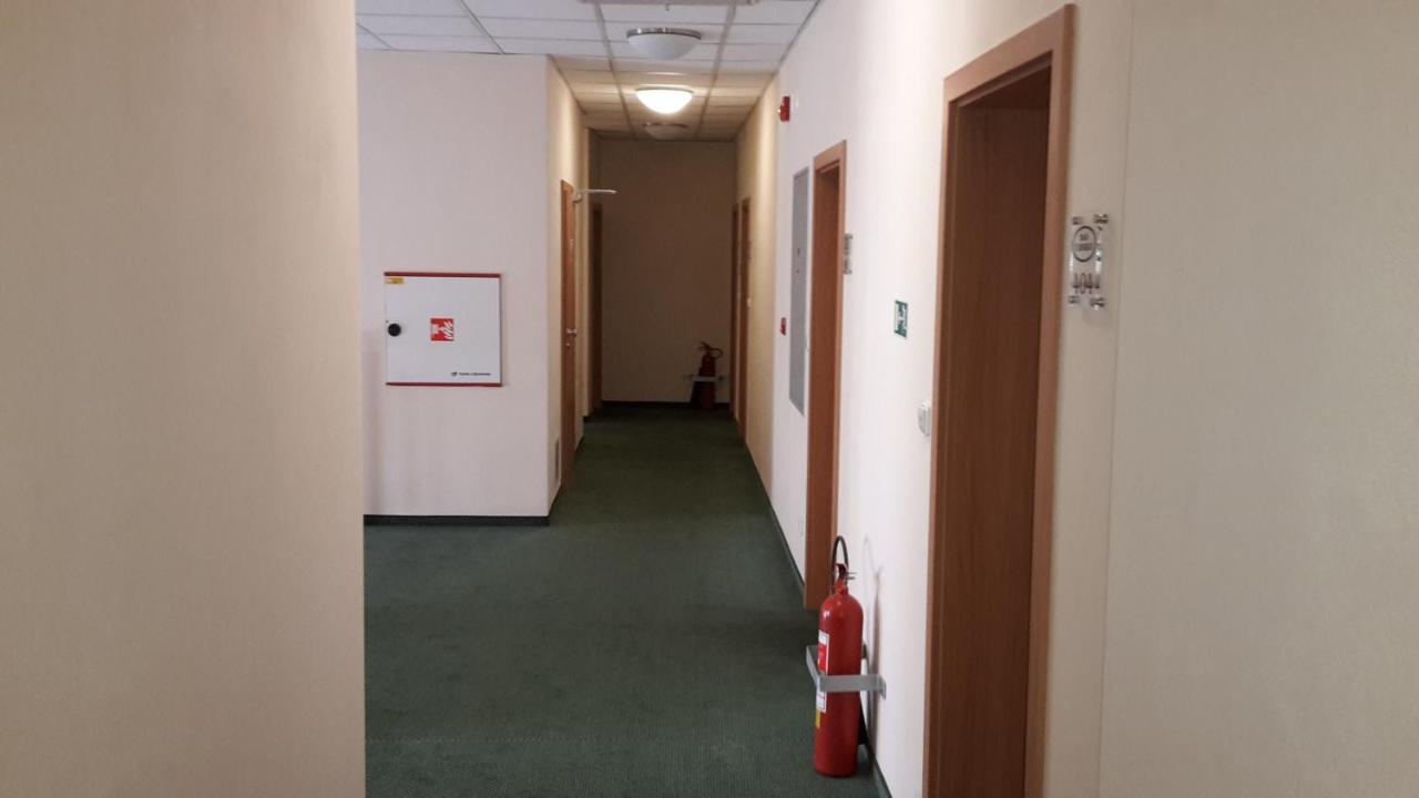 Corner Hotel U Divadla*** - Зноймо Экстерьер фото