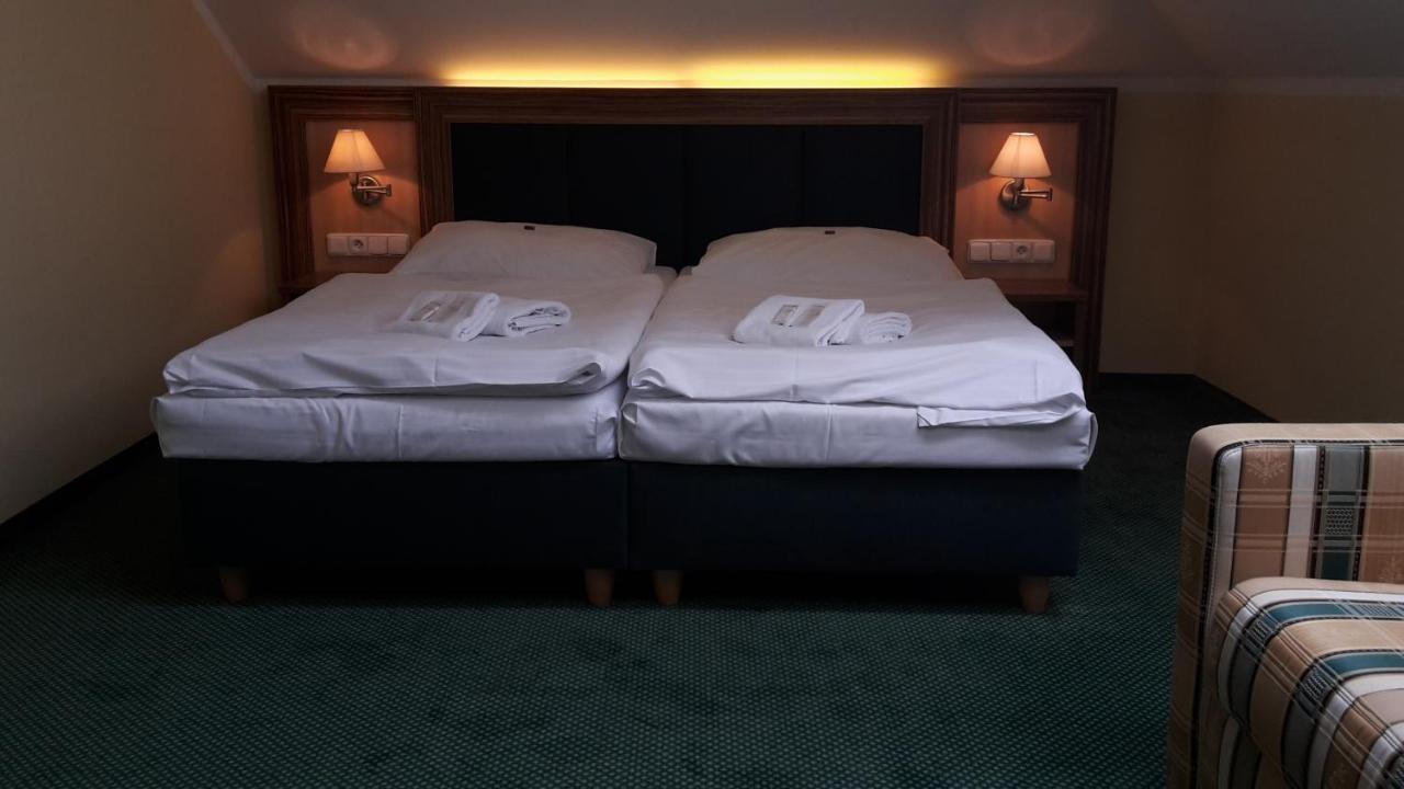 Corner Hotel U Divadla*** - Зноймо Экстерьер фото
